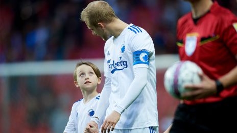 Nicolai Boilesen går på banen med et af indmarchbørnene