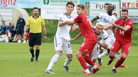 Jonas Wind, Victor Nelsson og Dame N'Doye slås om bolden