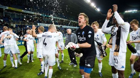 Spillerne fejrer guldet efter 1-0 i Brøndby i maj 2007