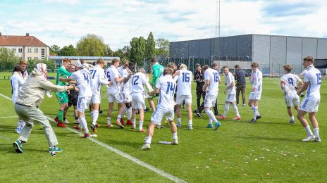 U19 fejrer mesterskabet U19 fejrer mesterskabet