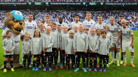 Holdfoto med indmarchbørn fra Klub Leo