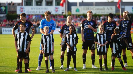 Holdet præsenteres før kickoff