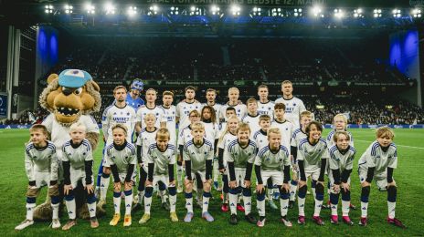 Holdfoto med indmarchbørn fra Klub Leo