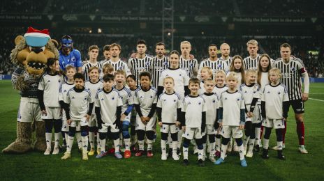 Holdfoto med indmarchbørn fra Klub Leo