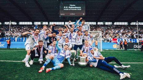 Spillerne fejrer pokaltriumfen