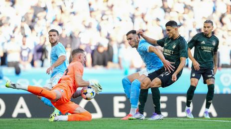 Robin Olsen redder for næsen af Mohamed Elyounoussi