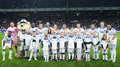 Holdfoto med indmarchbørn