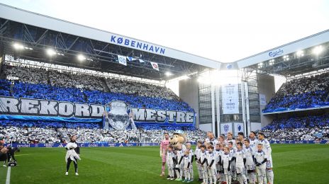 Holdfoto med indmarchbørn