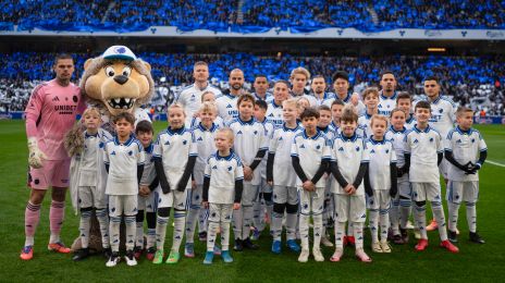 Holdfoto med indmarchbørn fra Klub Leo