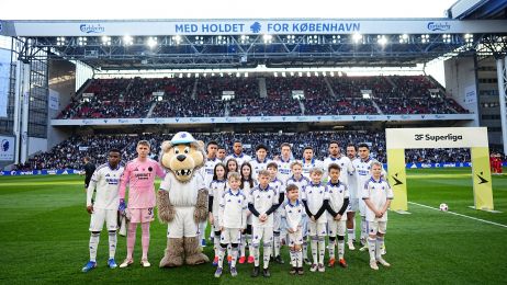 Holdfoto med indmarchbørn fra Klub Leo