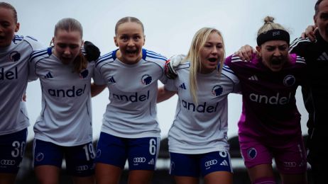 Spillerne samles før kickoff