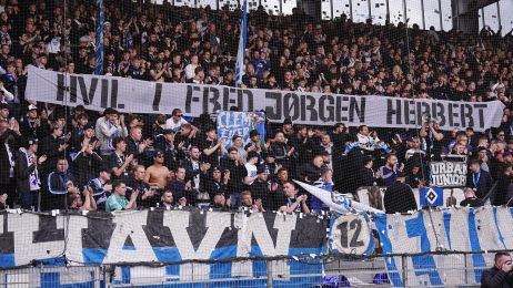 F.C. København-fansene ærer nyligt afdøde Jørgen Herbert