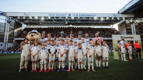 Holdfoto med indmarchbørn fra Klub Leo