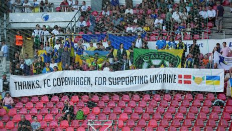 FC Polissyas fans i Parken takker for støtten til Ukraine