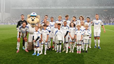 Holdfoto med indmarchbørn fra Klub Leo