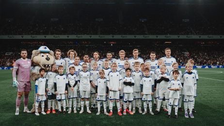 Holdfoto med indmarchbørn