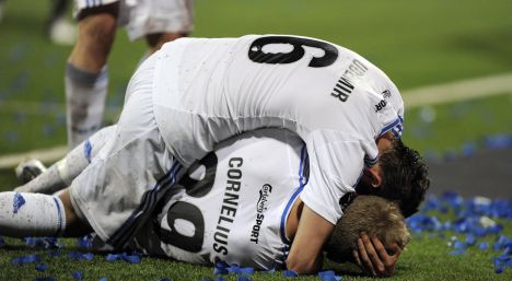 Claudemir og Andreas Cornelius