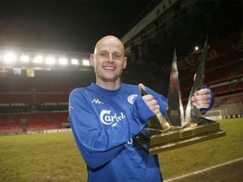 Ståle Solbakken med trofæet