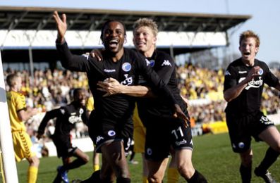 Peter Ijeh og Marcus Allbäck