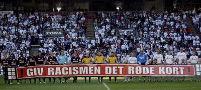 Giv racismen det røde kort