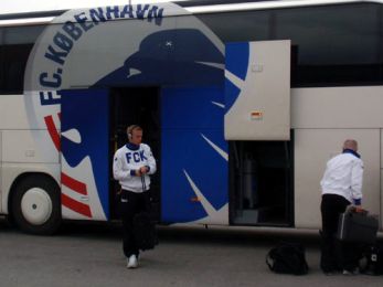 Oscar Wendt og spillerbussen ankommer til stadion.
Foto: Torkil Fosdal, FCK.DK