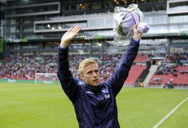 Oscar Wendt blev inden kampen hyldet for sin kamp nr. 200 mod Silkeborg 2. påskedag