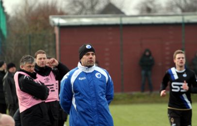 Carsten V. Jensen på sidelinjen i dagens kamp