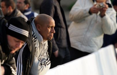 Den spillende assistenttræner Roberto Carlos så til fra sidelinjen. Foto: FCK.dk.