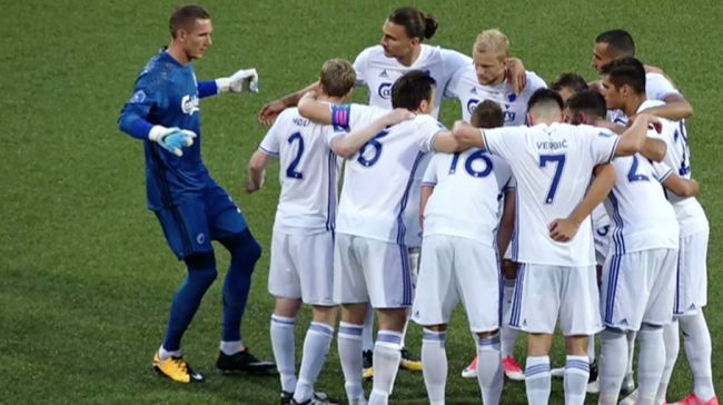 Robin Olsen med hvide sokker Robin Olsen med hvide sokker