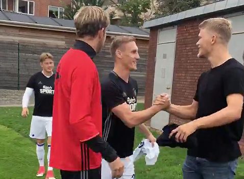Andreas Cornelius på besøg på Nummer 10 Andreas Cornelius på besøg på Nummer 10
