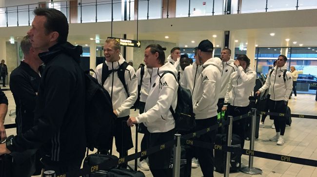 Spillerne tjekker ind i CPH Spillerne tjekker ind i CPH