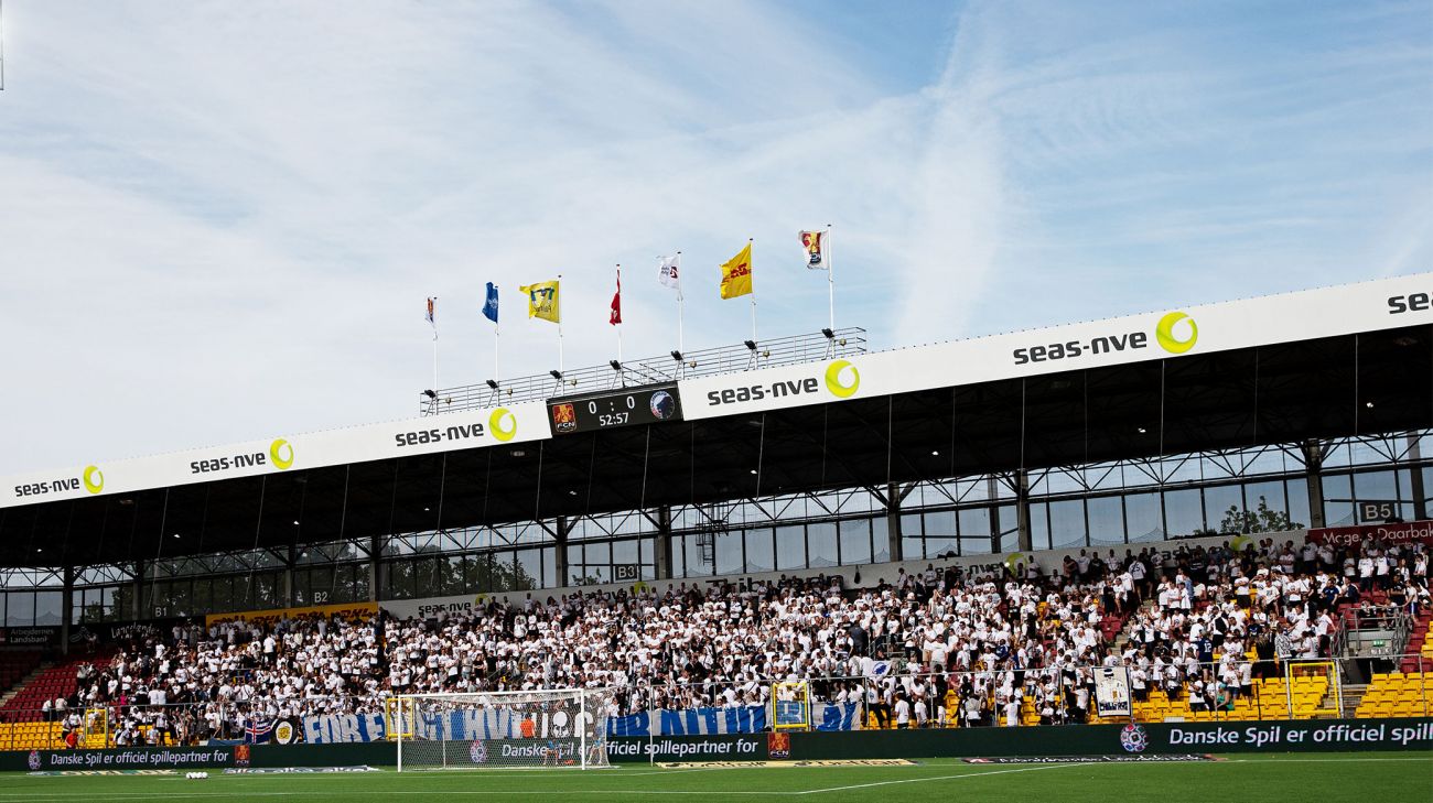 Masser af FCK-fans i Farum Masser af FCK-fans i Farum