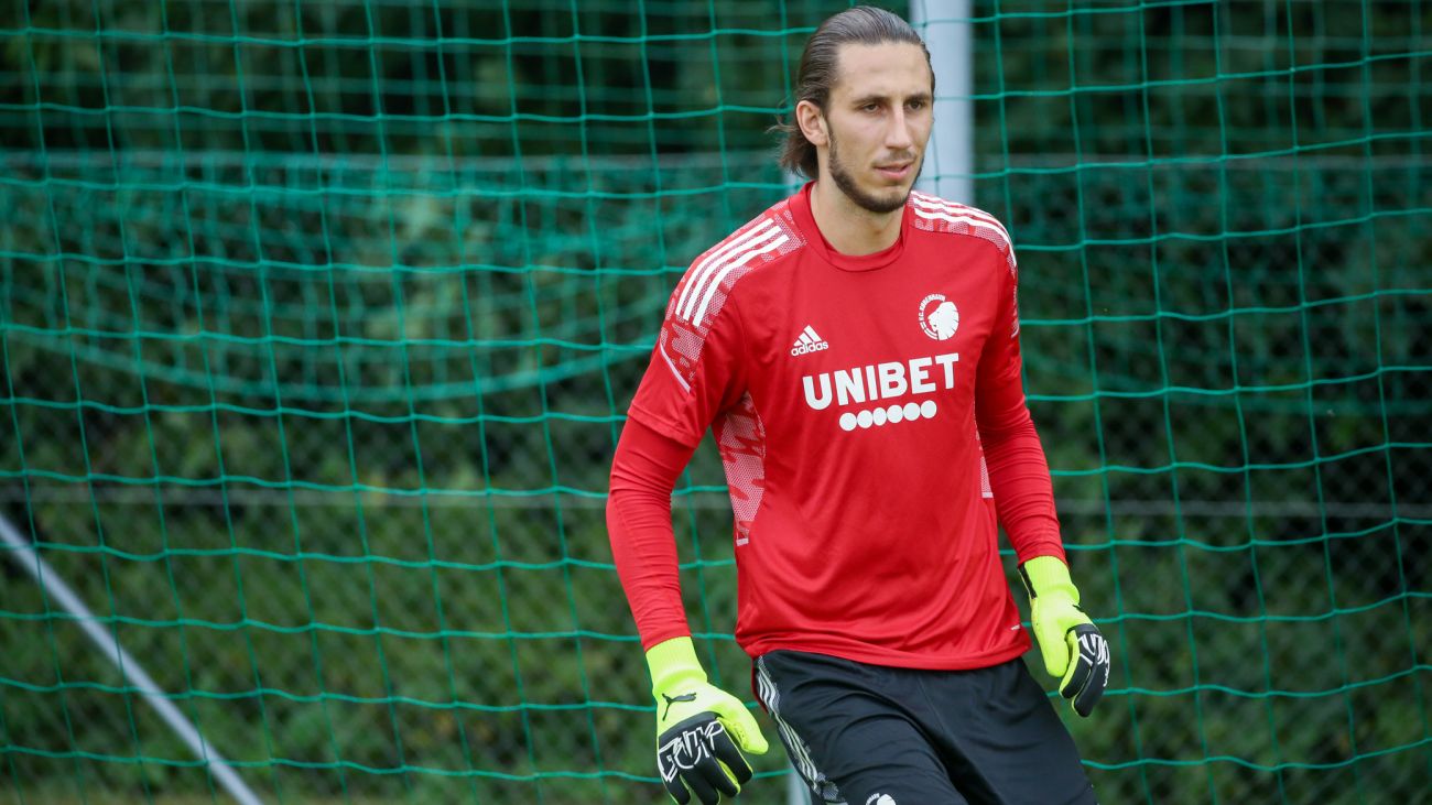 Kamil Grabara Kamil Grabara