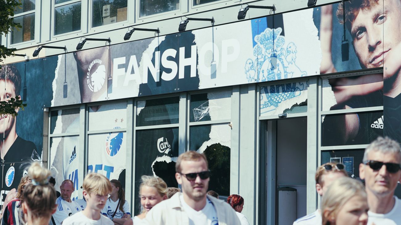 Fans uden for Fanshoppen Fans uden for Fanshoppen