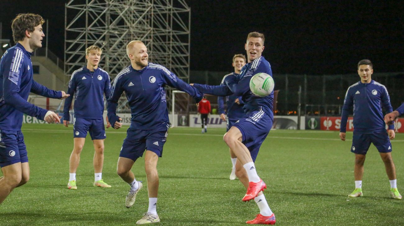 Træning på Victoria Stadium