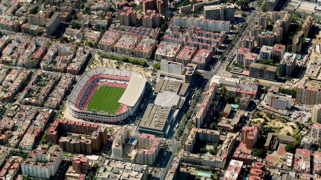 Luftfoto af Estadio Ramón Sánchez Pizjuán fra 2007