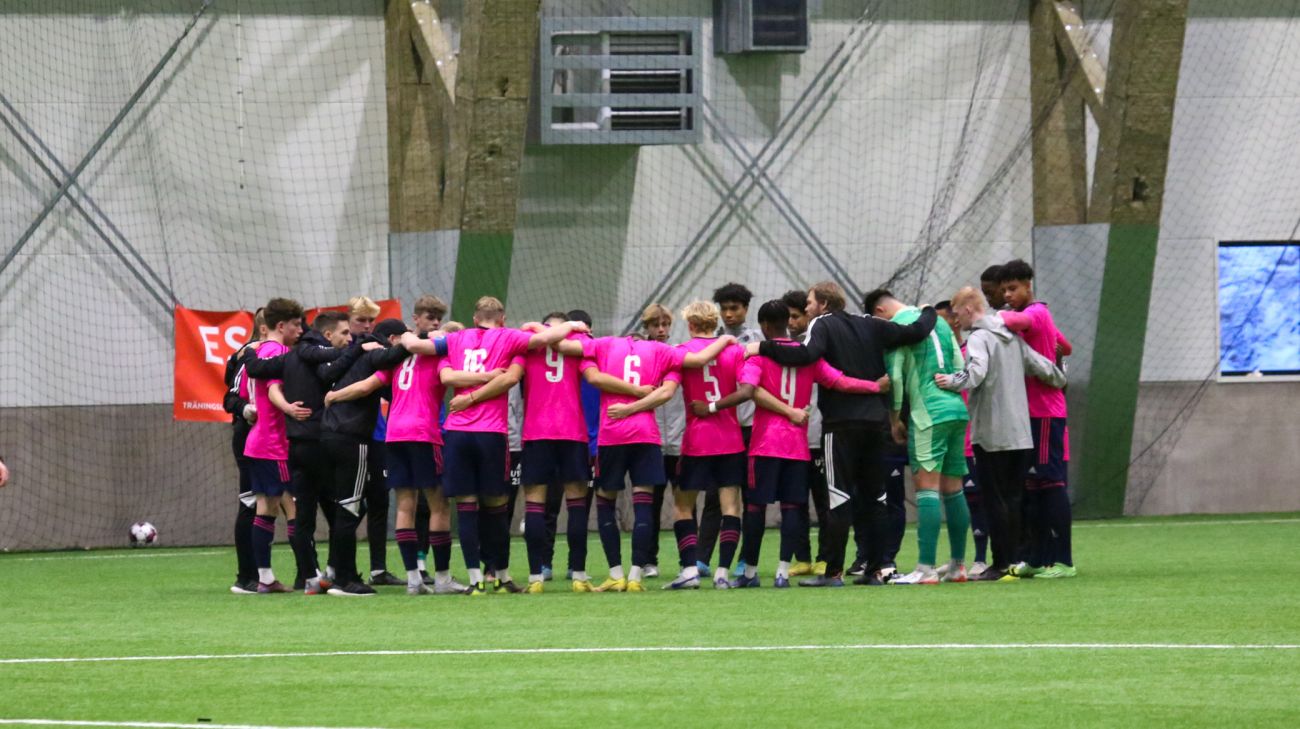 U17-holdet samles inden finalen mod IFK Göteborg U17-holdet samles inden finalen mod IFK Göteborg