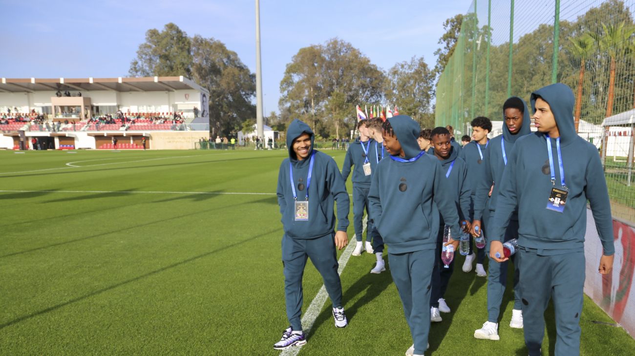 U19-truppen på vej til indvielsesceremonien på The Mohammed VI Football Academy