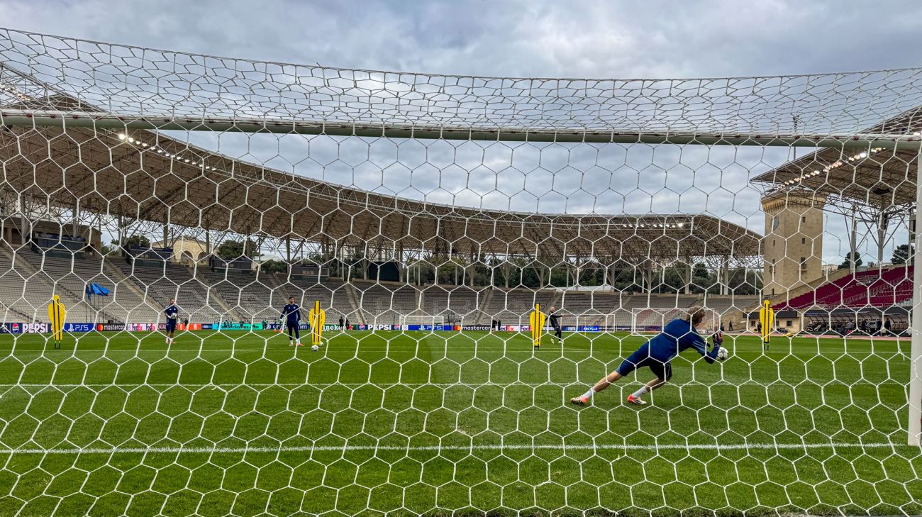 Træning på Tofiq Behramov Stadion