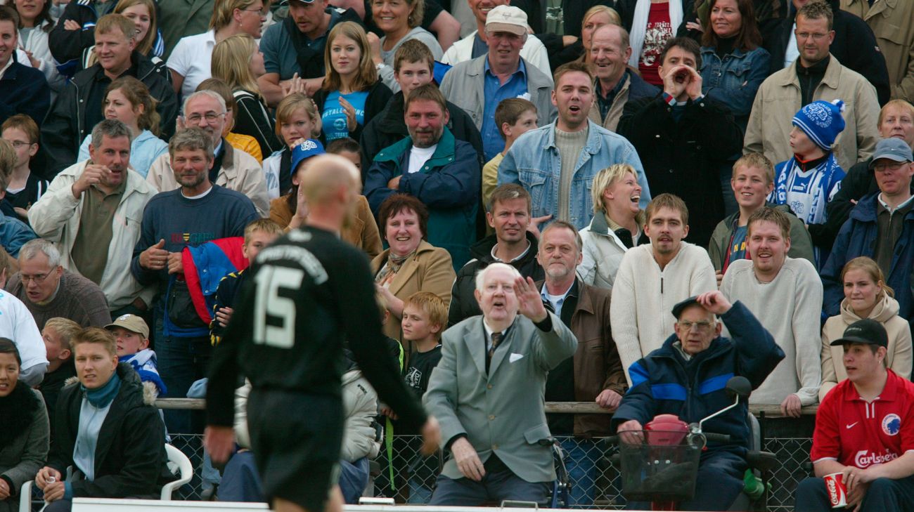 Peter Christiansen foran Esbjerg-fansene