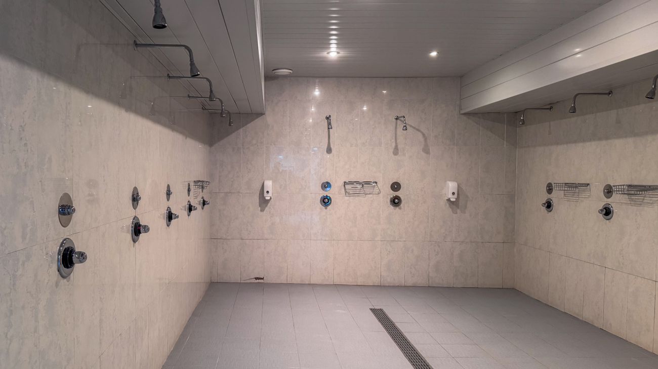 Baderummet ved udeholdets omklædningsrum