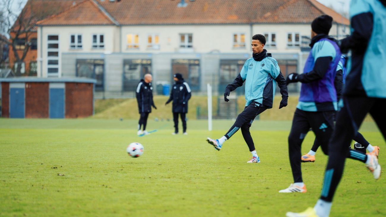 Amir Richardson træner på Nummer 10