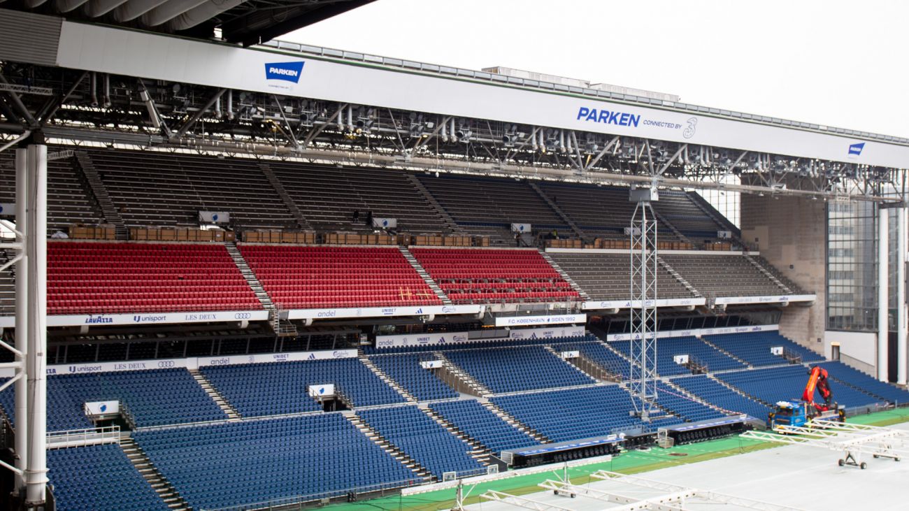 Udskiftning af sæder på Parkens A-tribune