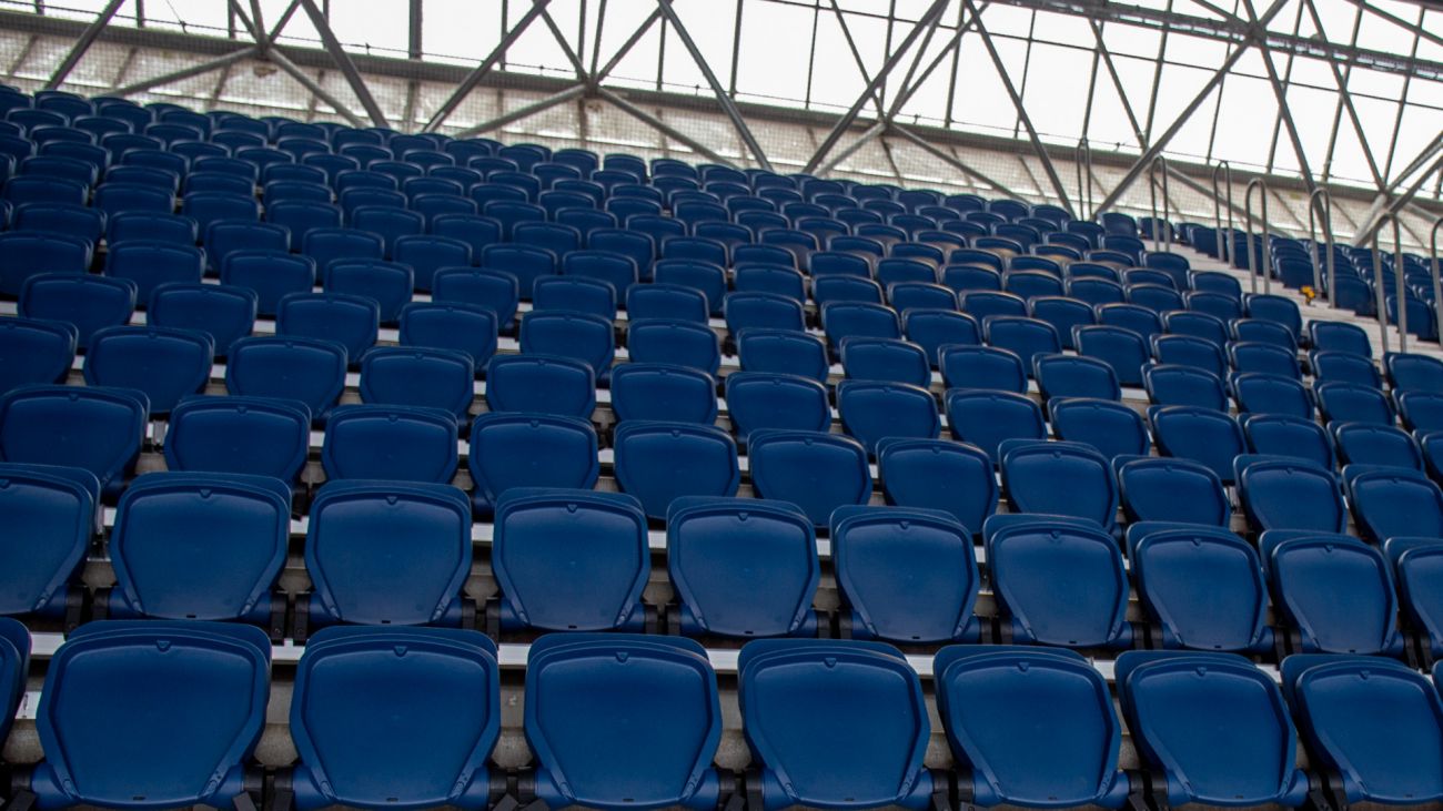 Udskiftning af sæder på Parkens A-tribune