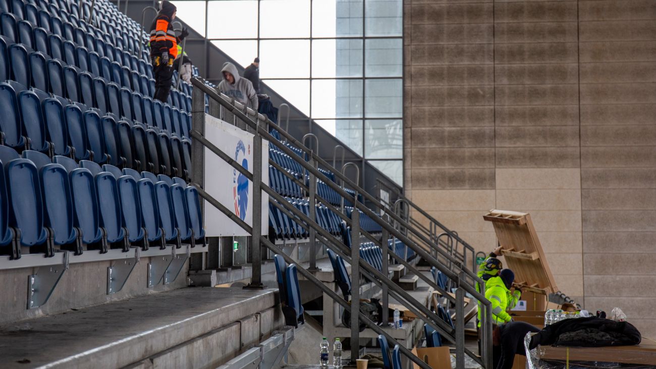 Udskiftning af sæder på Parkens A-tribune