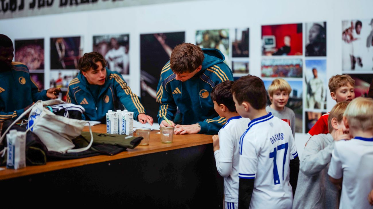 Streetstævne i Jernbanebyen - Marvin Nasnas og Tobias Breum-Harild skriver autografer