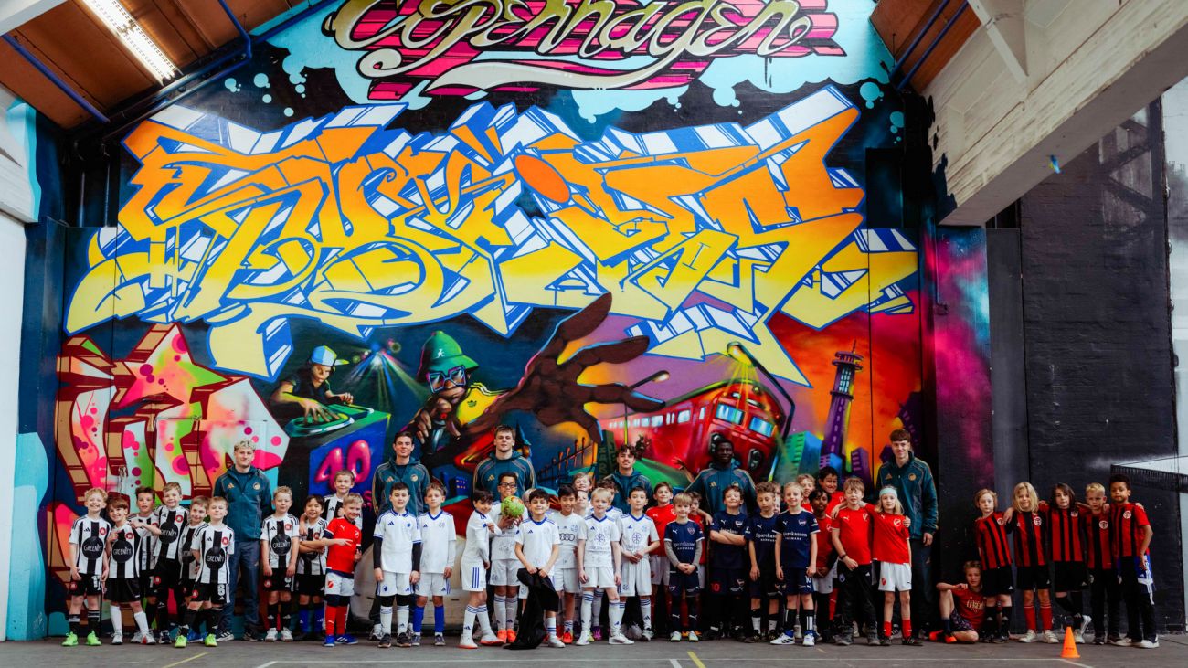 Streetstævne i Jernbanebyen - holdfoto med Marvin Nasnas, Henrik Haraldsen, Tobias Breum-Harrild, Christian Hamsik, Louie Heriba og Mustapha Nyass