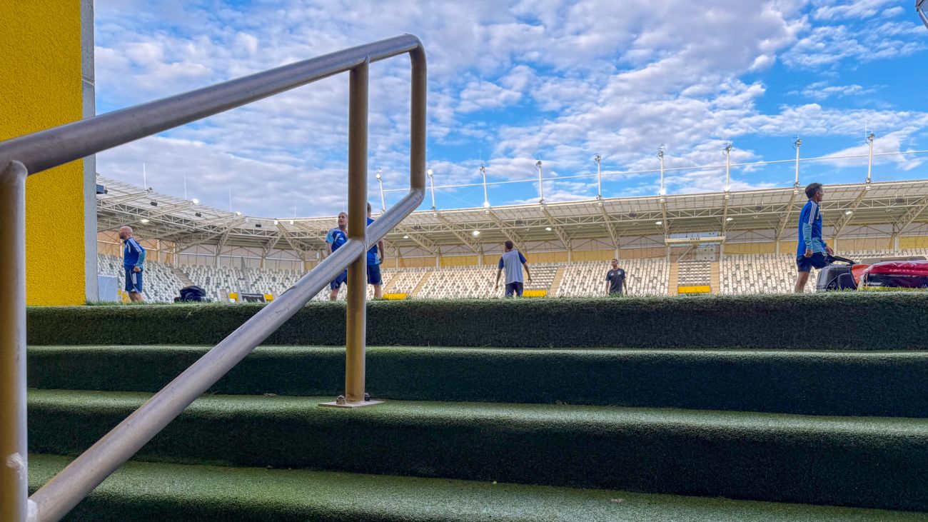 Udgangen fra omklædningsrummene til Košická Futbalová Aréna 