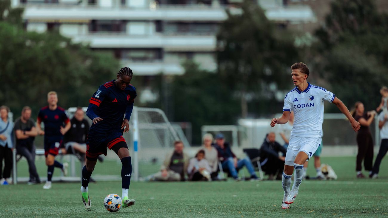 Graham Ankamafio i Rosengård-trøjen - og U19-forwarden Elvin Mehicic