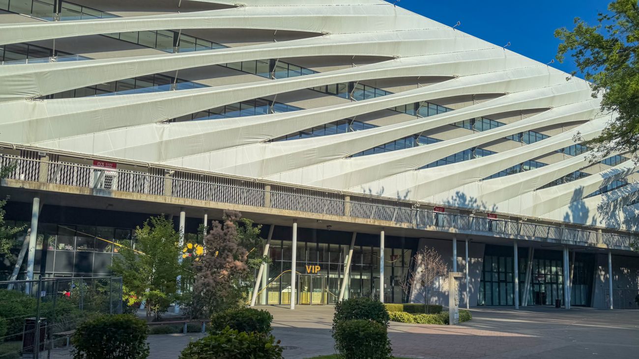 Nagyerdei Stadion i Debrecen ligger i et smukt, lille skovområde